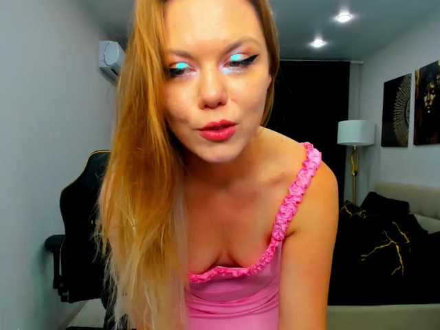Strawberrye live cam on BongaCams
