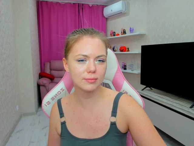Strawberrye live cam on BongaCams