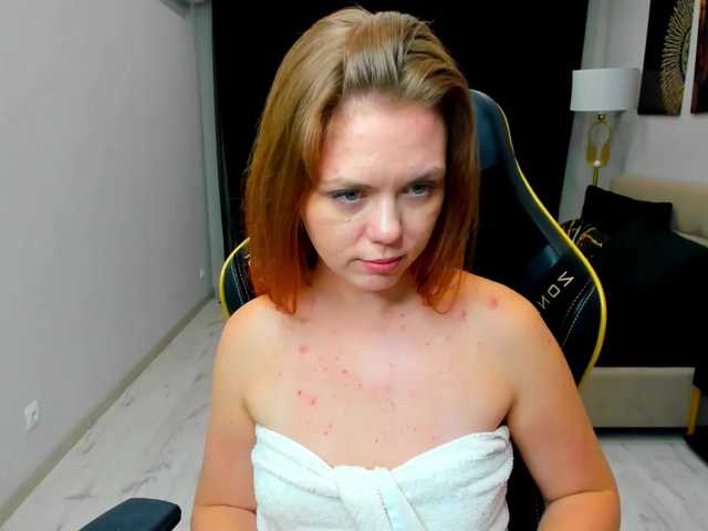 Strawberrye live cam on BongaCams