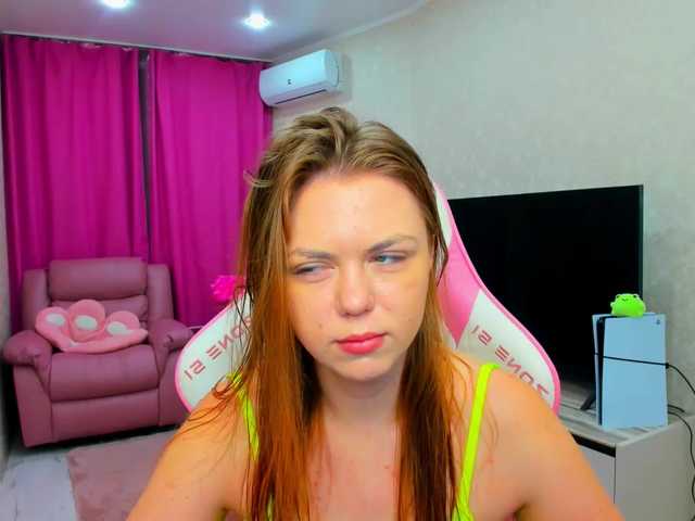 Strawberrye live cam on BongaCams