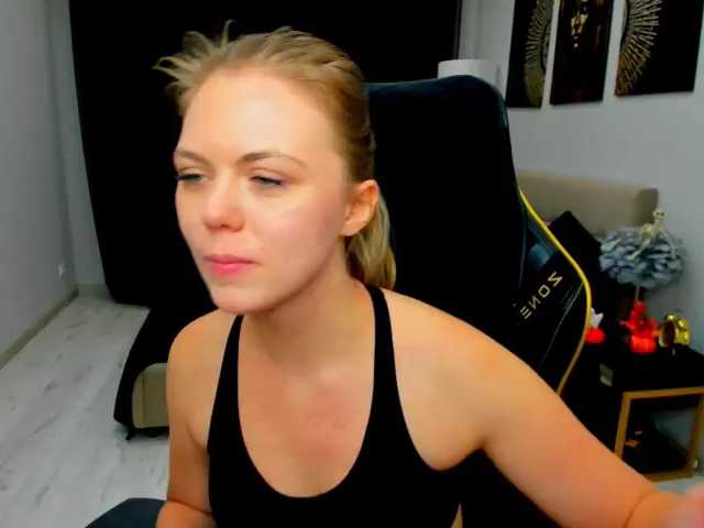 Strawberrye live cam on BongaCams