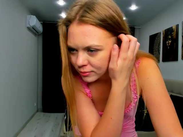 Strawberrye live cam on BongaCams