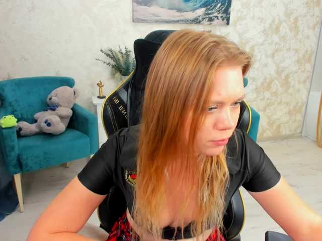Strawberrye live cam on BongaCams
