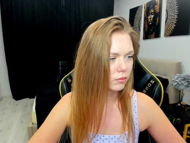 Strawberrye's BongaCams show and profile