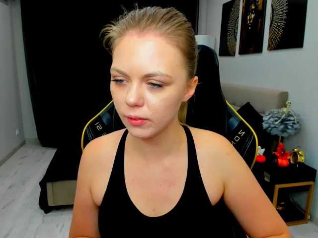 Strawberrye live cam on BongaCams