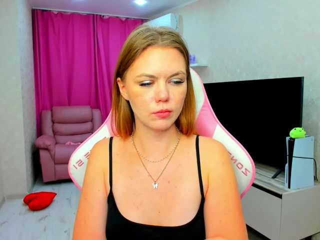 Strawberrye — live female cam