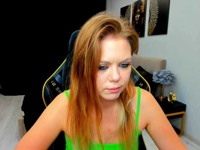 Strawberrye live cam on BongaCams
