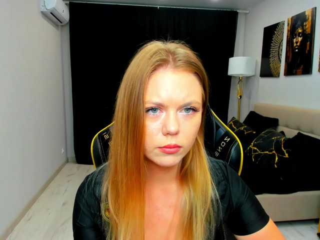 Strawberrye live cam on BongaCams