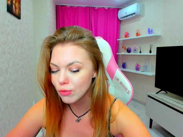 Strawberrye live cam on BongaCams