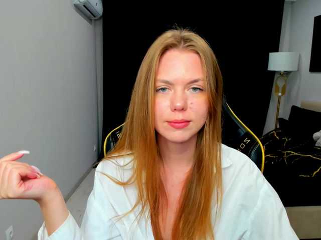 Strawberrye live cam on BongaCams