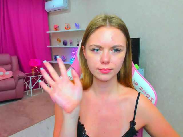 Strawberrye's BongaCams show and profile