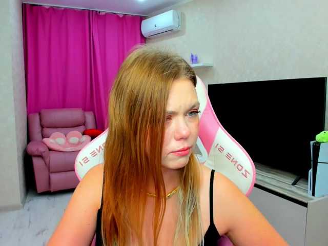 Strawberrye live cam on BongaCams