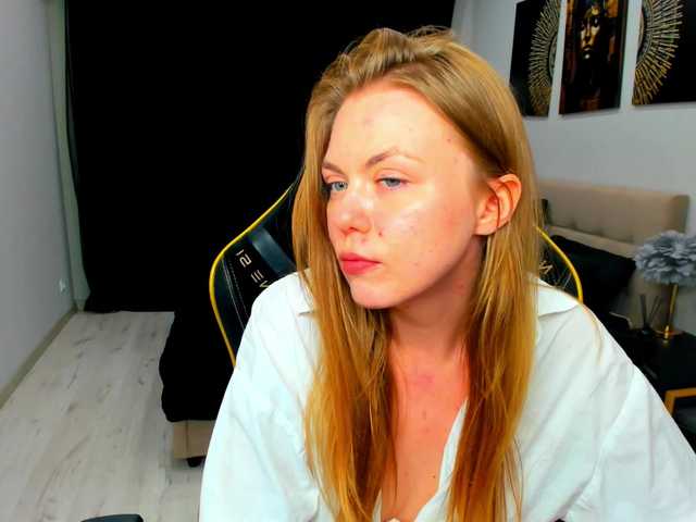 Strawberrye live cam on BongaCams