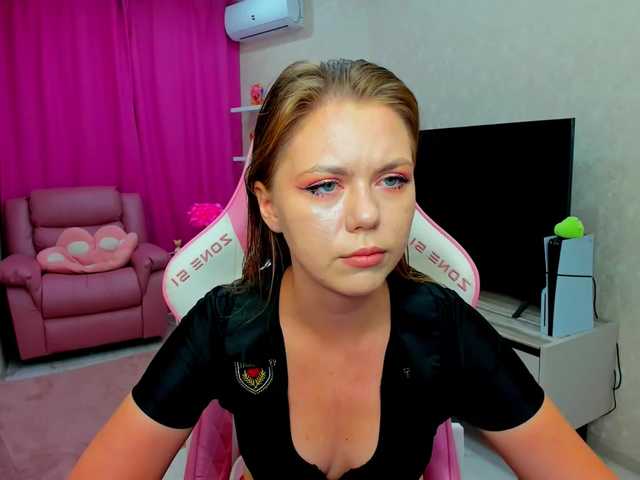Strawberrye live cam
