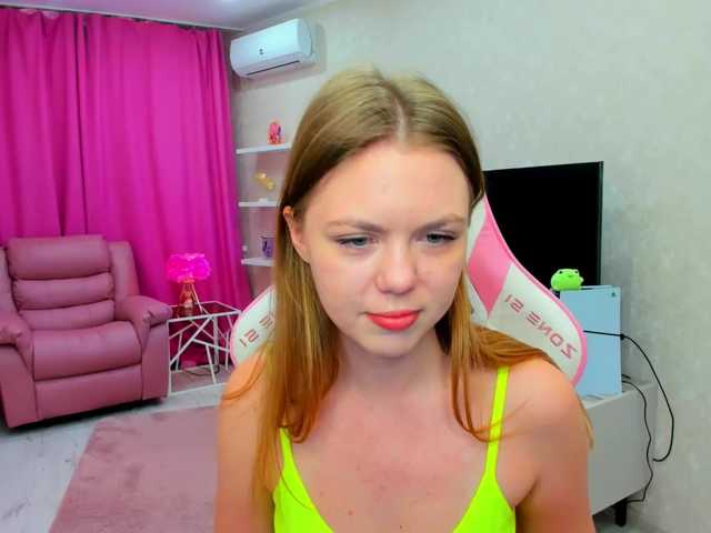 Strawberrye live cam on BongaCams