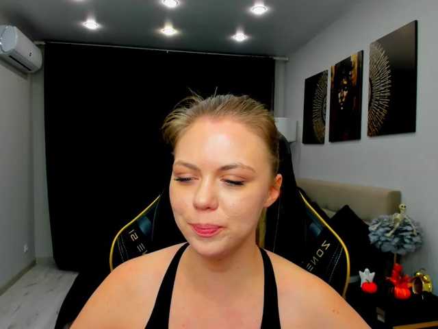 Strawberrye live cam on BongaCams