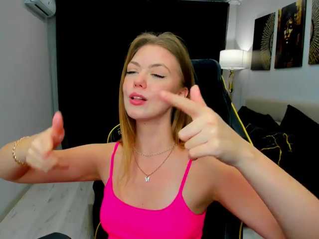 Strawberrye live cam on BongaCams