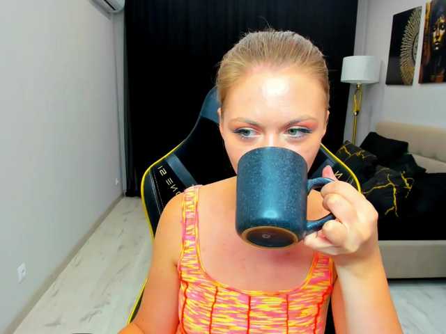 Strawberrye live cam on BongaCams