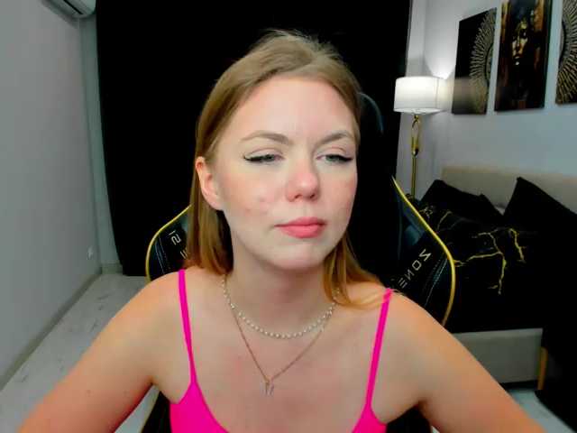 Strawberrye live cam on BongaCams