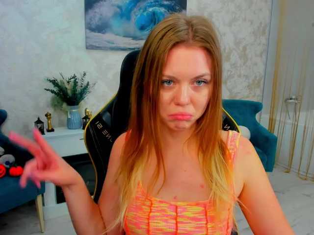 Strawberrye live cam on BongaCams