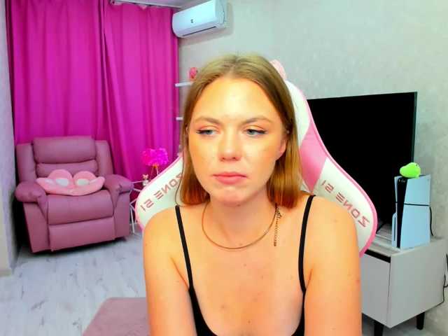 Strawberrye live cam on BongaCams