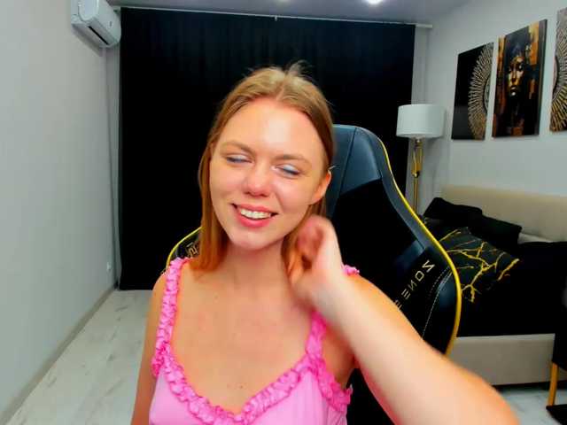 Strawberrye live cam on BongaCams