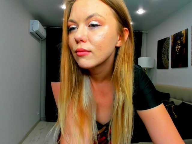 Strawberrye live cam on BongaCams