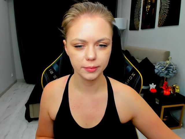 Strawberrye live cam on BongaCams