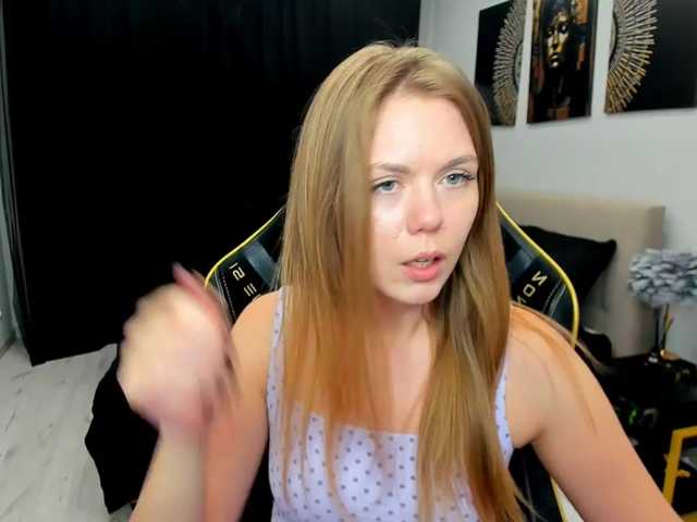 Strawberrye's BongaCams show and profile