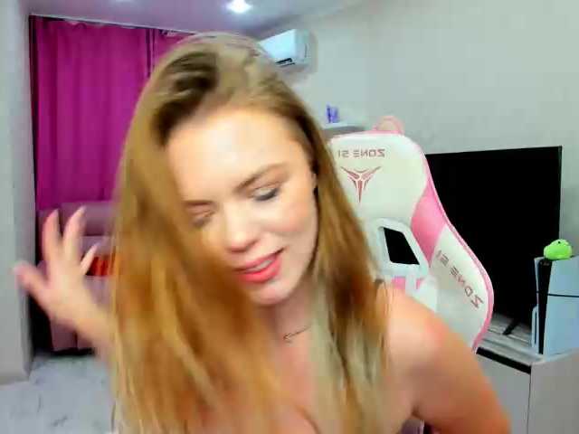 Strawberrye live cam on BongaCams