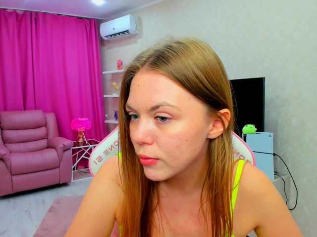 Strawberrye live cam on BongaCams
