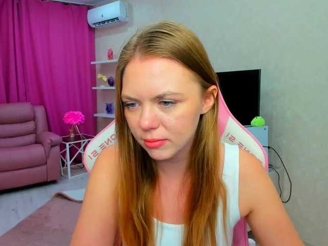 Strawberrye live cam on BongaCams