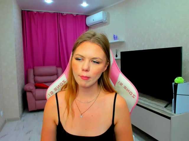 Strawberrye live cam on BongaCams