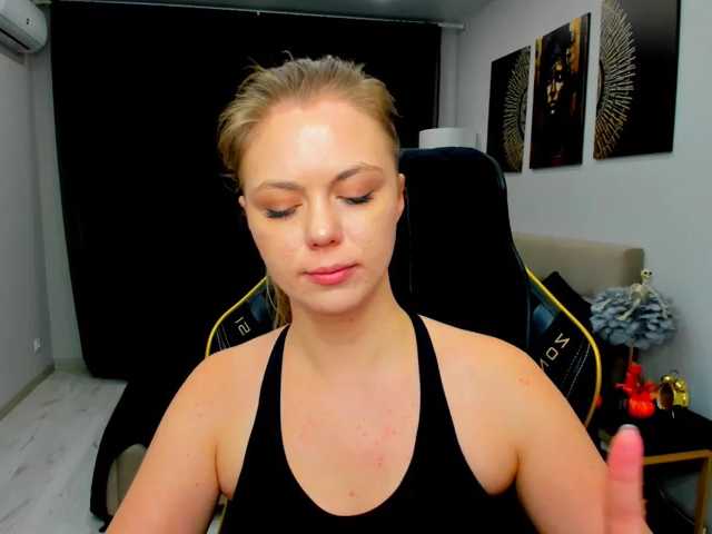 Strawberrye live cam on BongaCams