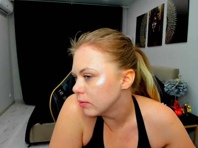 Strawberrye live cam preview