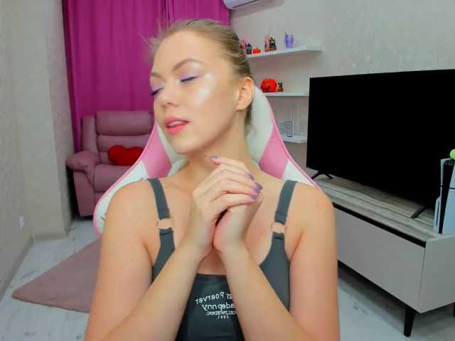 Strawberrye live cam on BongaCams