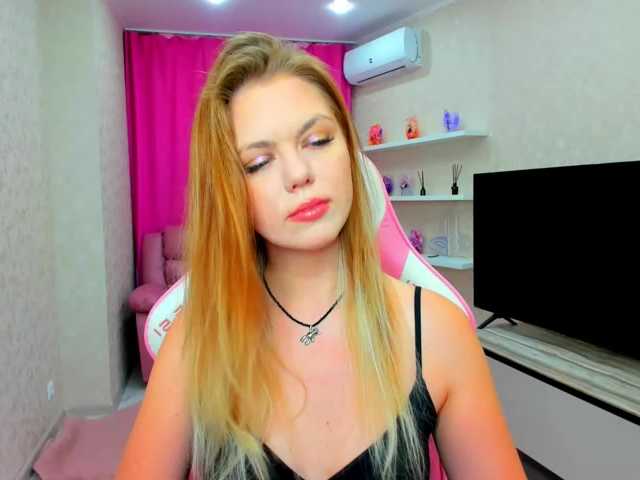 Strawberrye live cam on BongaCams