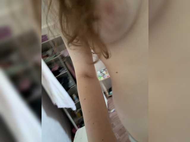 kisssssesmee live cam on BongaCams