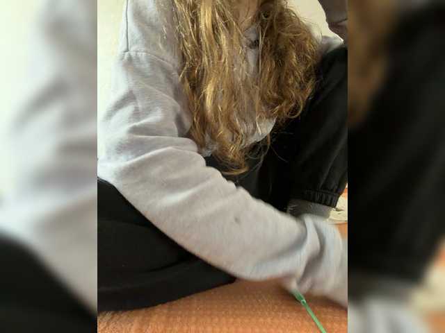kisssssesmee live cam on BongaCams
