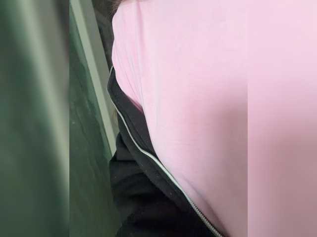 kisssssesmee live cam on BongaCams