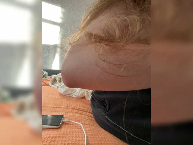 kisssssesmee live cam on BongaCams