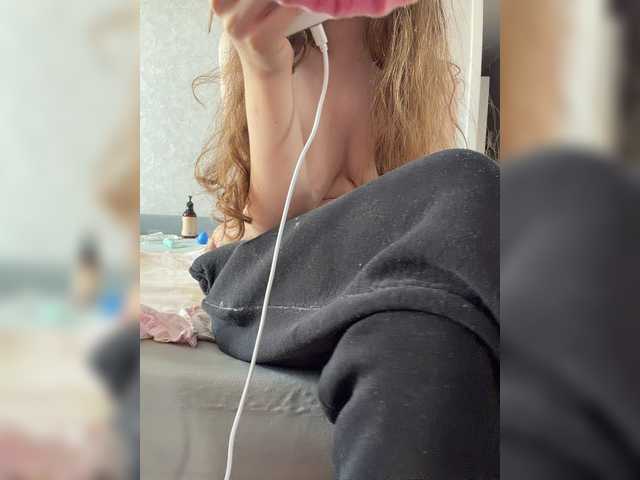 kisssssesmee live cam on BongaCams