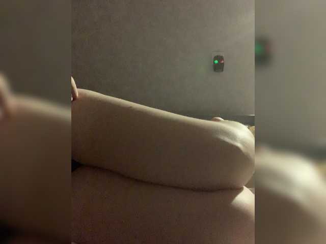 kisssssesmee live cam on BongaCams