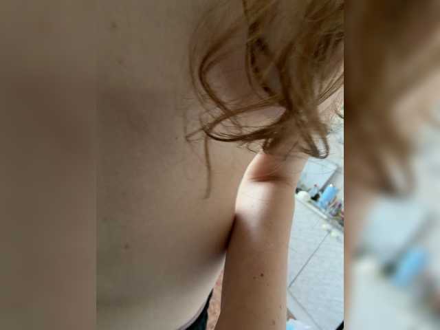 kisssssesmee live cam on BongaCams