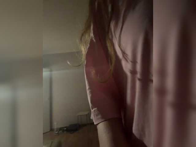 kisssssesmee live cam on BongaCams
