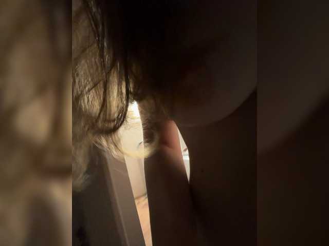 kisssssesmee live cam on BongaCams