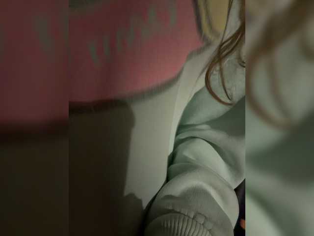 kisssssesmee live cam on BongaCams