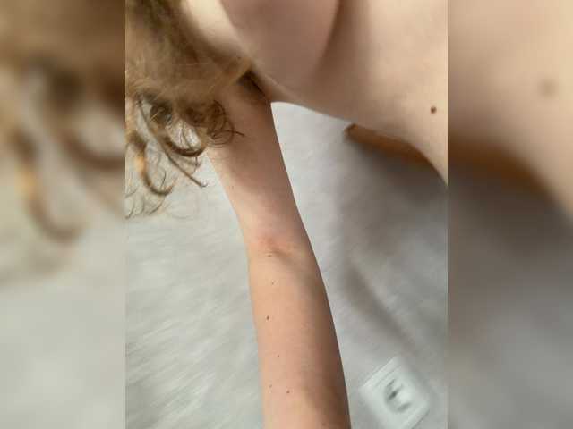 kisssssesmee live cam on BongaCams