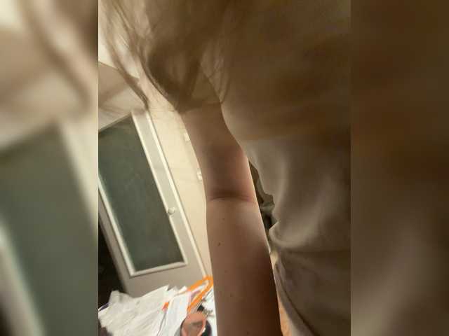 kisssssesmee live cam on BongaCams