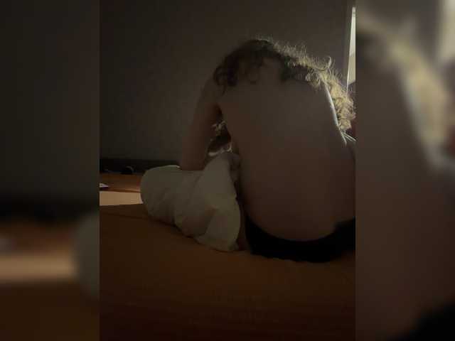 kisssssesmee live cam on BongaCams
